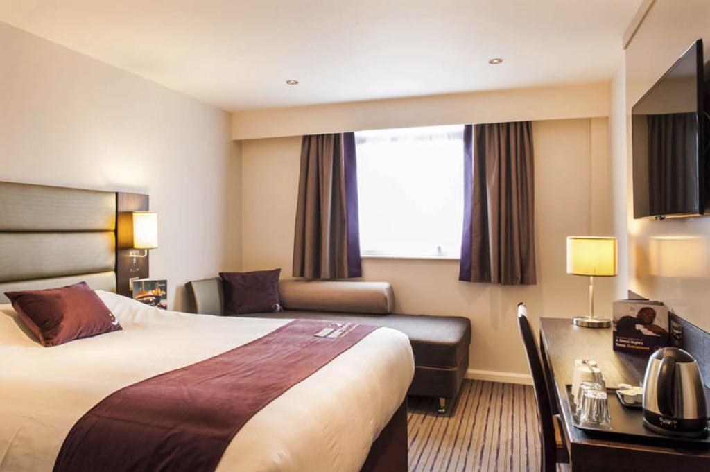 Premier Inn Chester Central - North Exterior foto