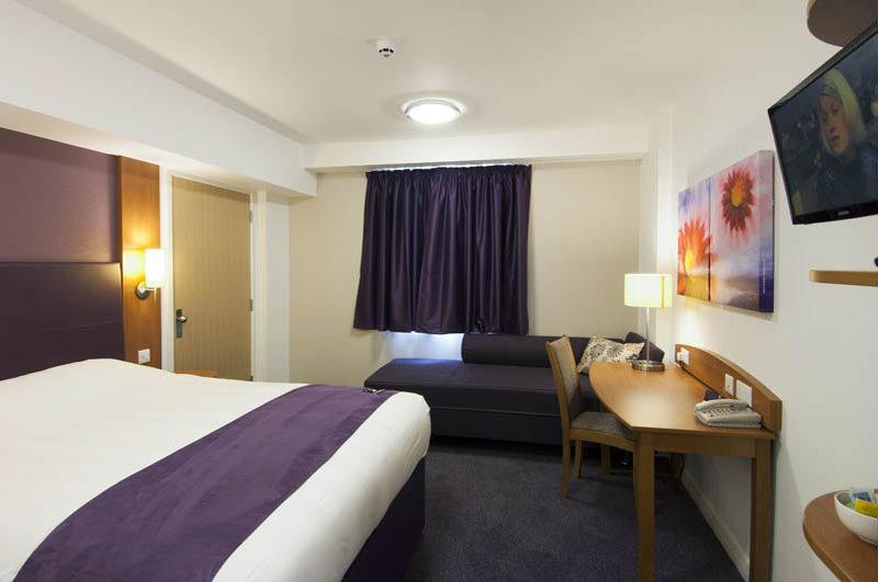 Premier Inn Chester Central - North Exterior foto